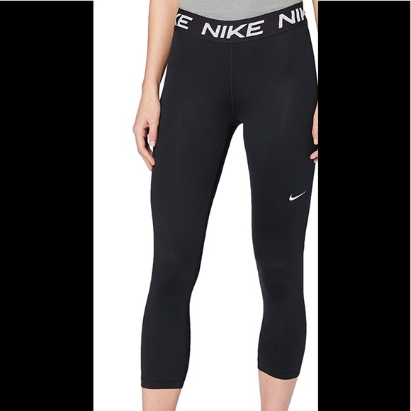 nike victory base layer tight fit capri